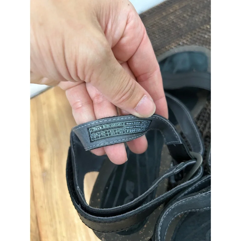 Teva Ysidro Universal Wedge Sandal Women 8 Black Leather Gorpcore